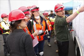 NET Incident Team Leader Michael Schilmoeller (r) planning the response. Photo by Ernie Jones.